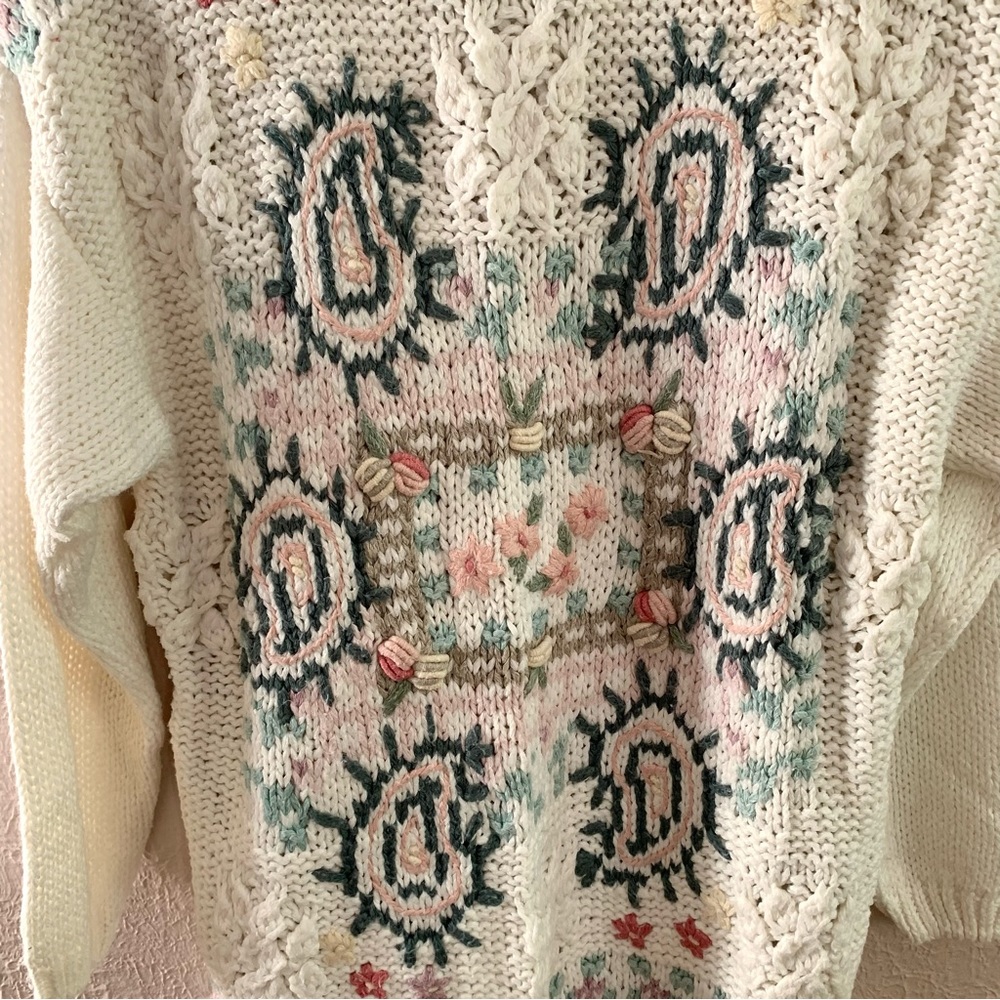 Vintage Granny Chic Hand Knit Sweater Floral and paisley - Picture 3 of 6